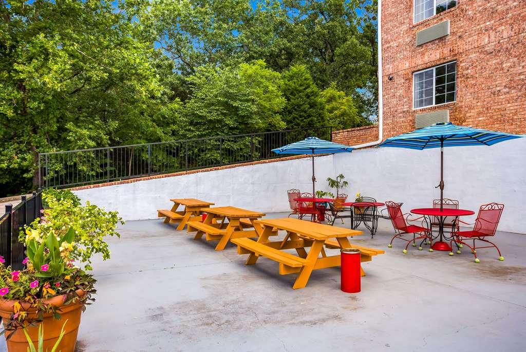 Rodeway Inn Branson, Brick House Удобства фото