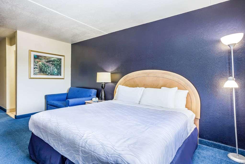 Rodeway Inn Branson, Brick House Номер фото
