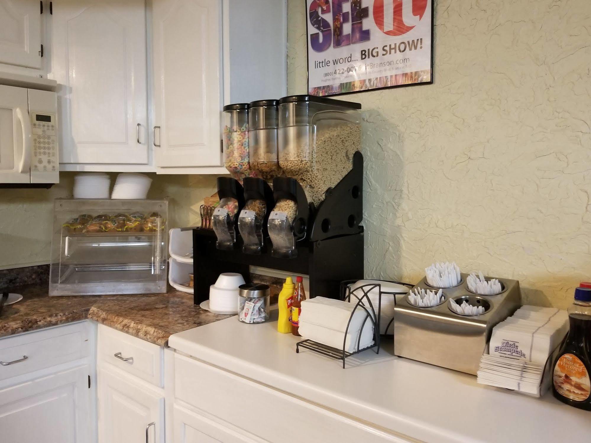 Rodeway Inn Branson, Brick House Экстерьер фото